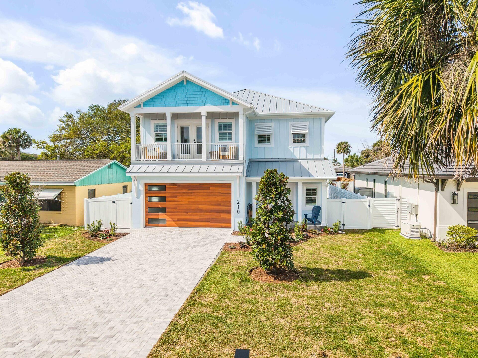 210 Due East Street, New Smyrna Beach, FL 32169 Photo