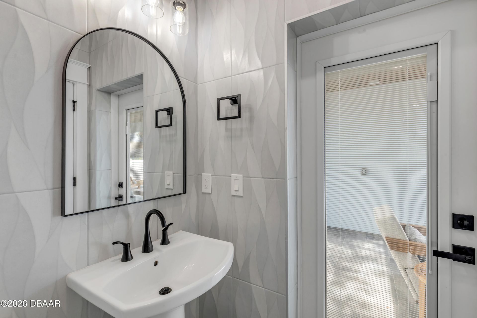 210 Due East Street, New Smyrna Beach, FL 32169 Photo