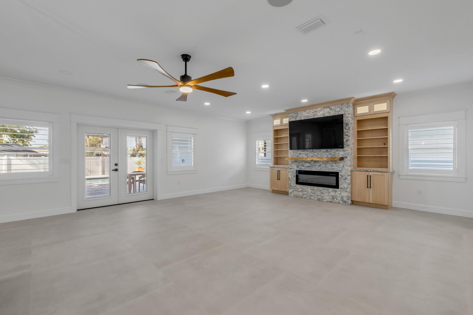 210 Due East Street, New Smyrna Beach, FL 32169 Photo