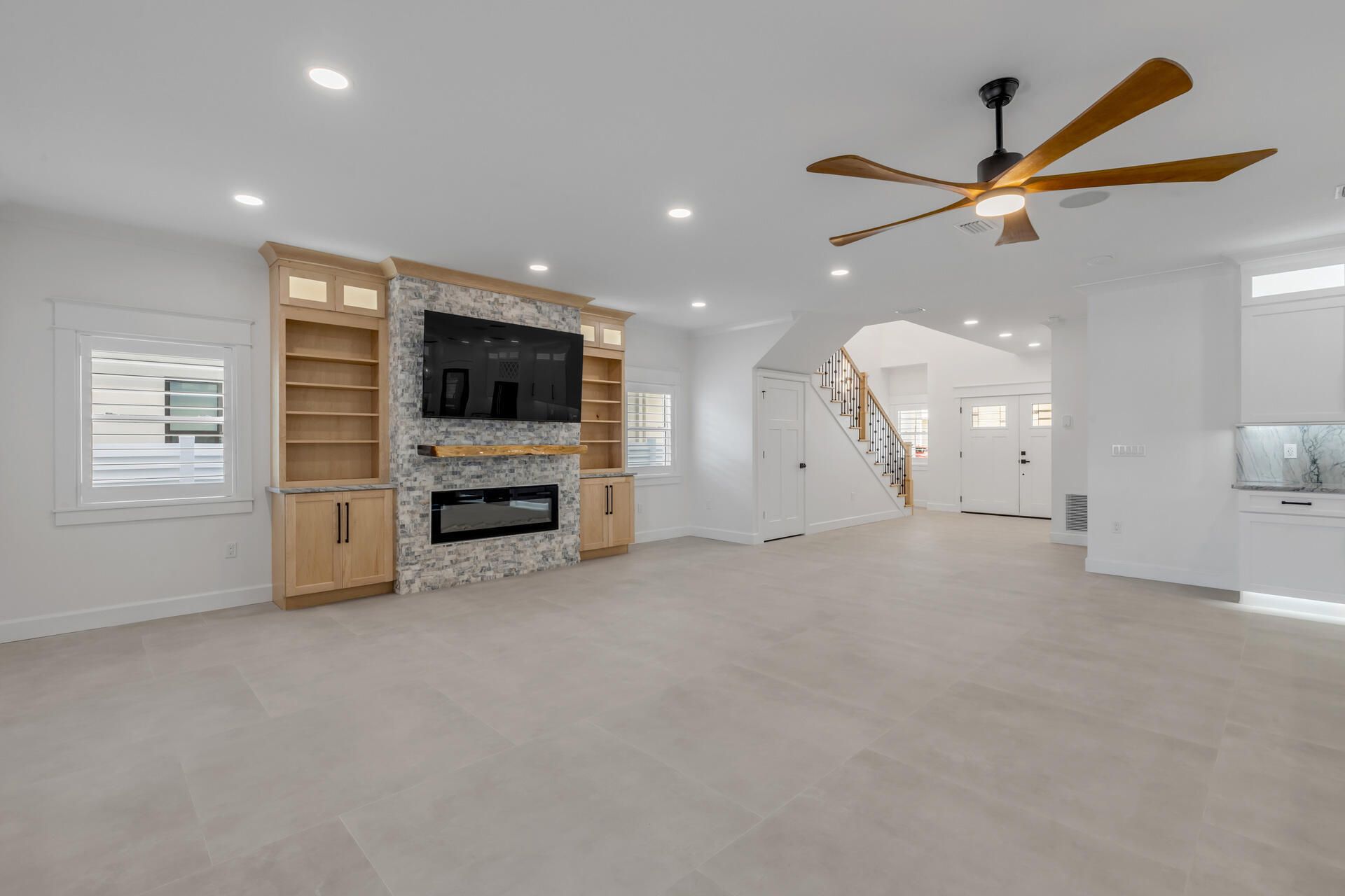 210 Due East Street, New Smyrna Beach, FL 32169 Photo