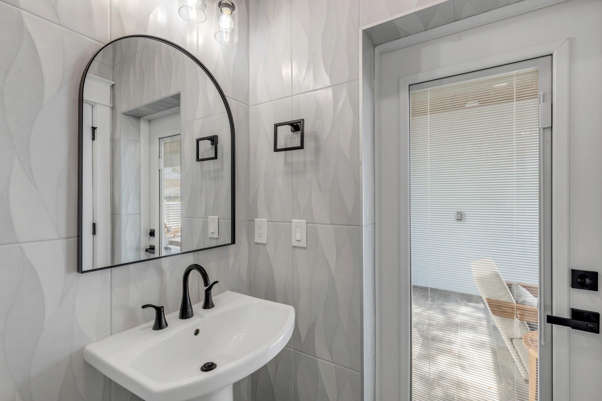 210 Due East Street, New Smyrna Beach, FL 32169 Photo