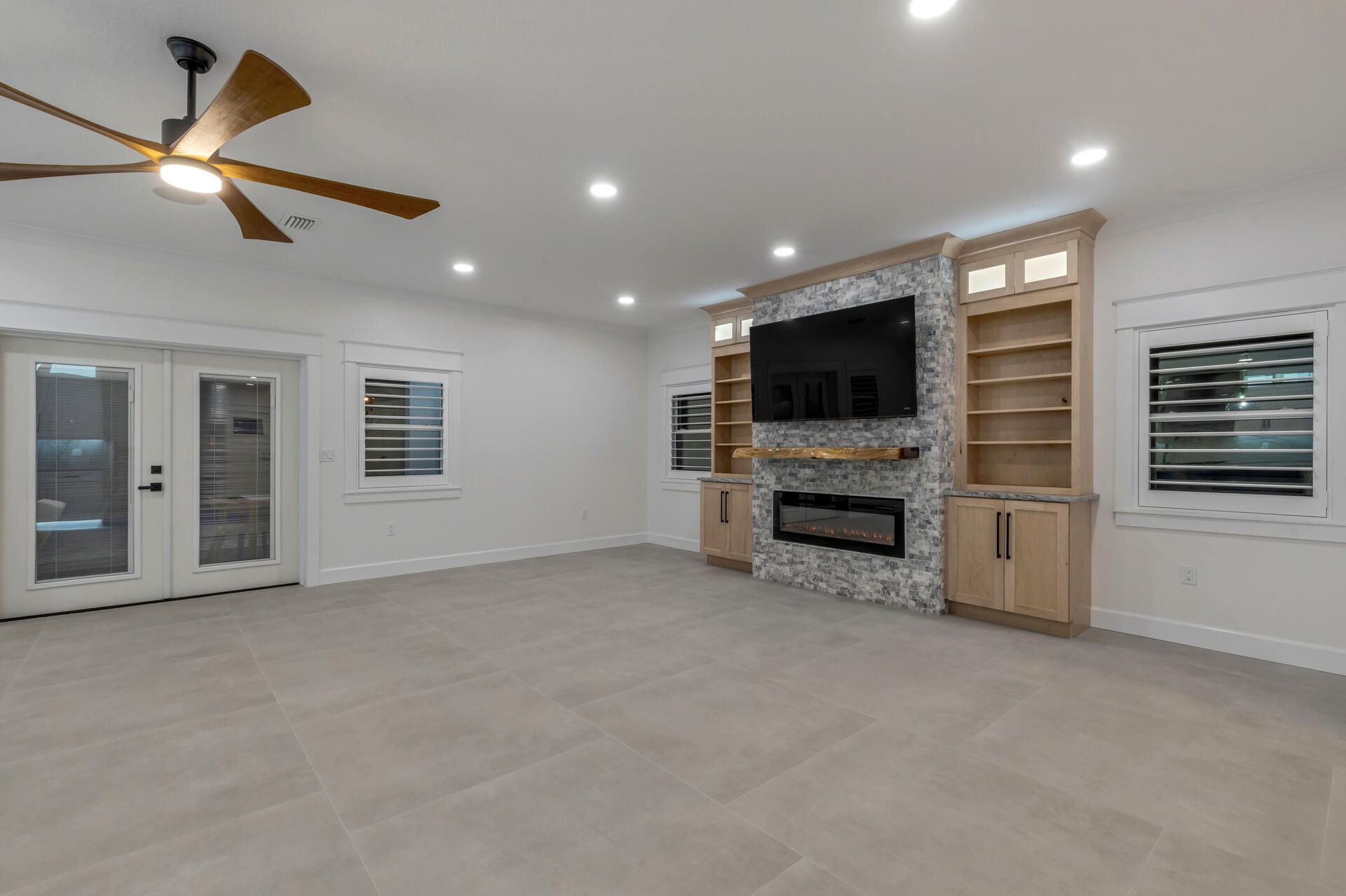 210 Due East Street, New Smyrna Beach, FL 32169 Photo