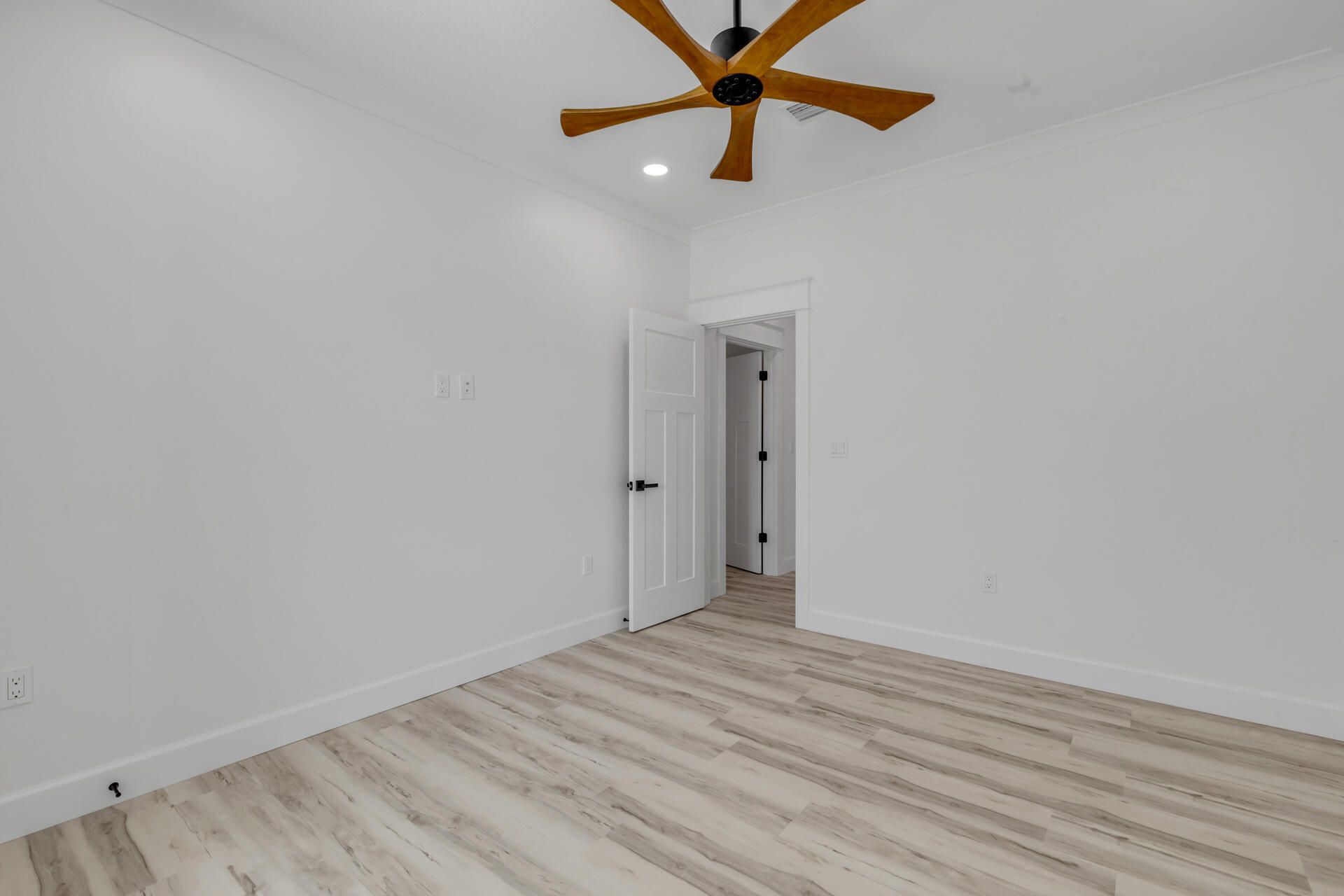 210 Due East Street, New Smyrna Beach, FL 32169 Photo
