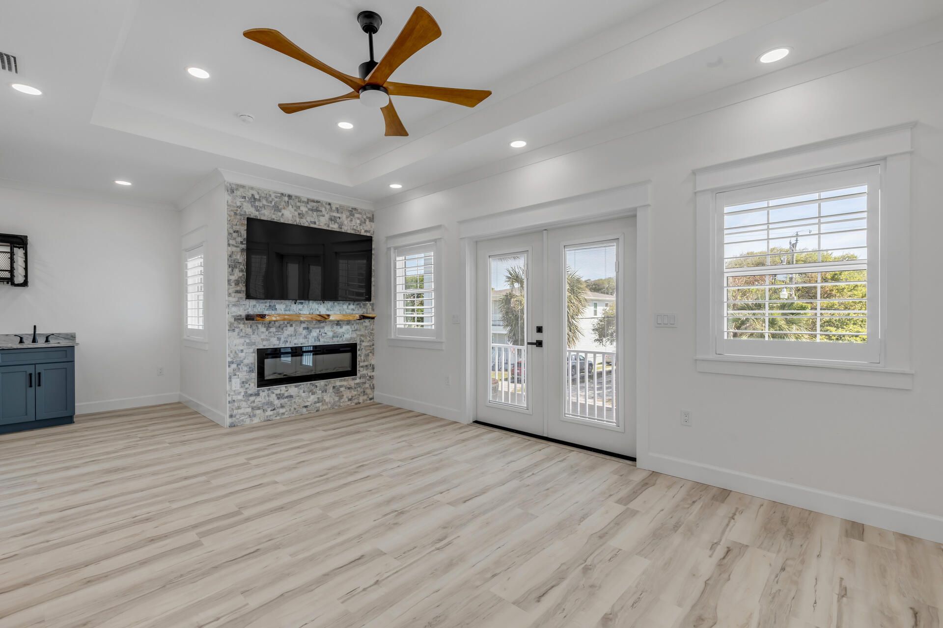 210 Due East Street, New Smyrna Beach, FL 32169 Photo
