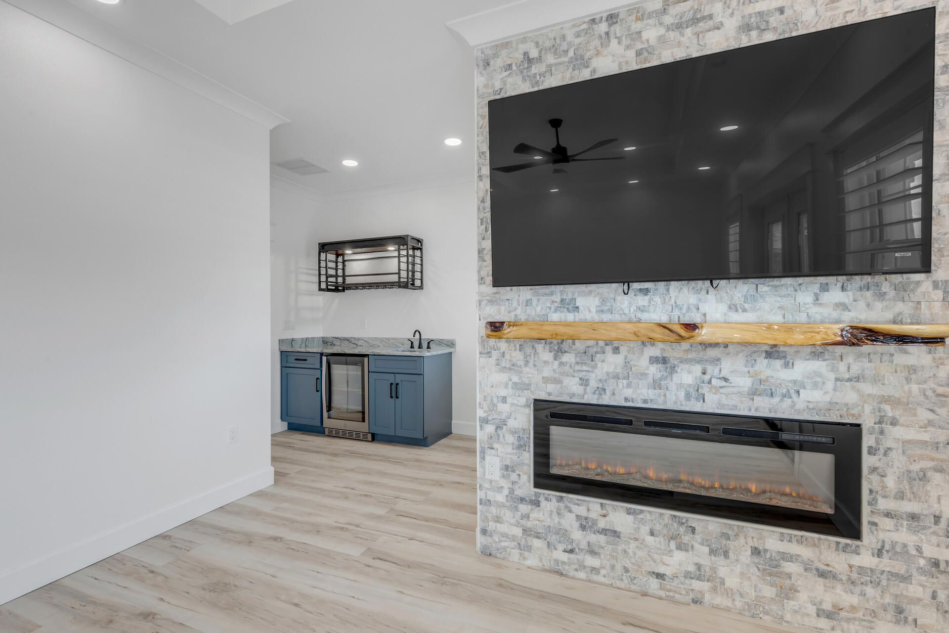 210 Due East Street, New Smyrna Beach, FL 32169 Photo