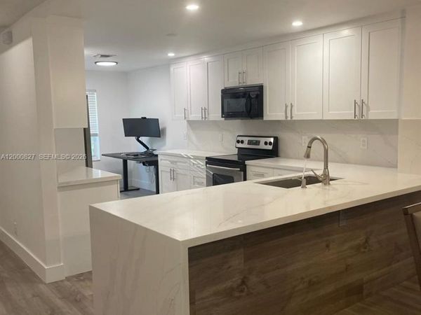 4136 Pine Ridge Ln , Weston, FL 33331