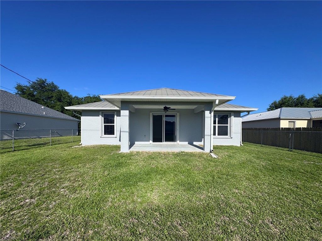 8255 102nd Avenue, Vero Beach, FL 32967 Photo