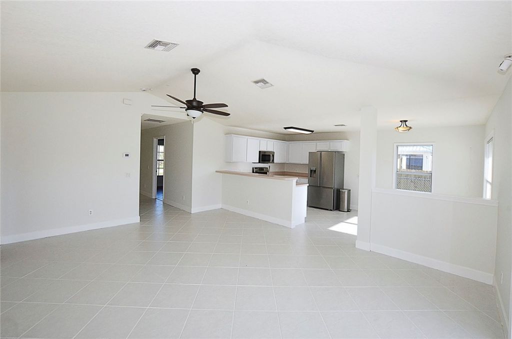 8255 102nd Avenue, Vero Beach, FL 32967 Photo