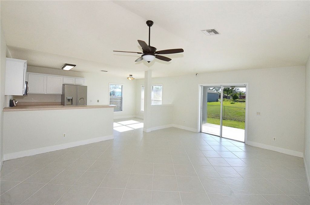 8255 102nd Avenue, Vero Beach, FL 32967 Photo