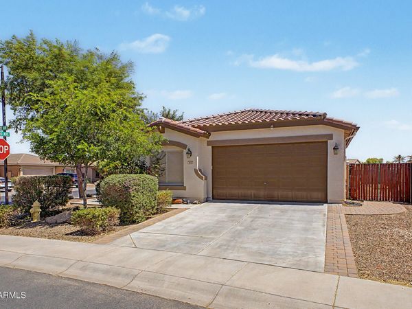 945 W EMPRESS TREE Avenue, San Tan Valley, AZ 85140