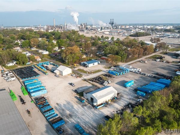 300 Washington Street, South Roxana, IL 62087