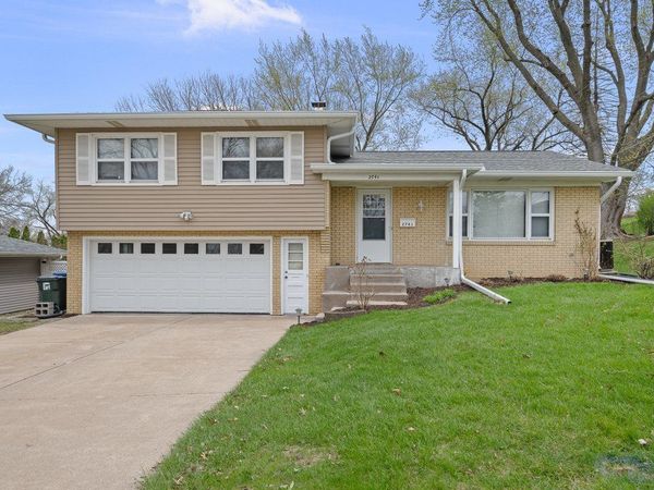 2741 Kelling Street , Davenport, IA 52804
