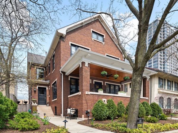 740 W Hutchinson Street , Chicago, IL 60613