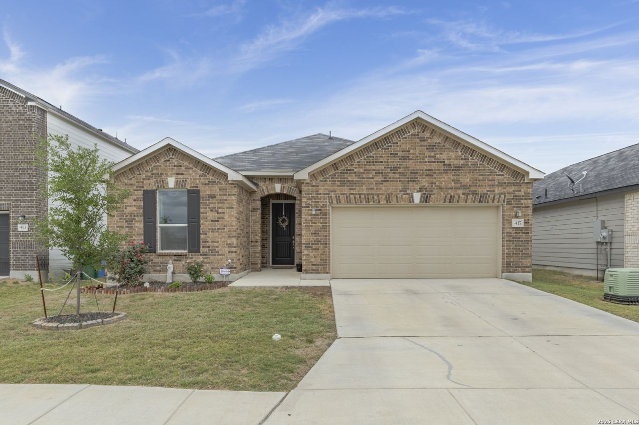 417 Cordova Crossing, Seguin, TX 78155 Main Photo