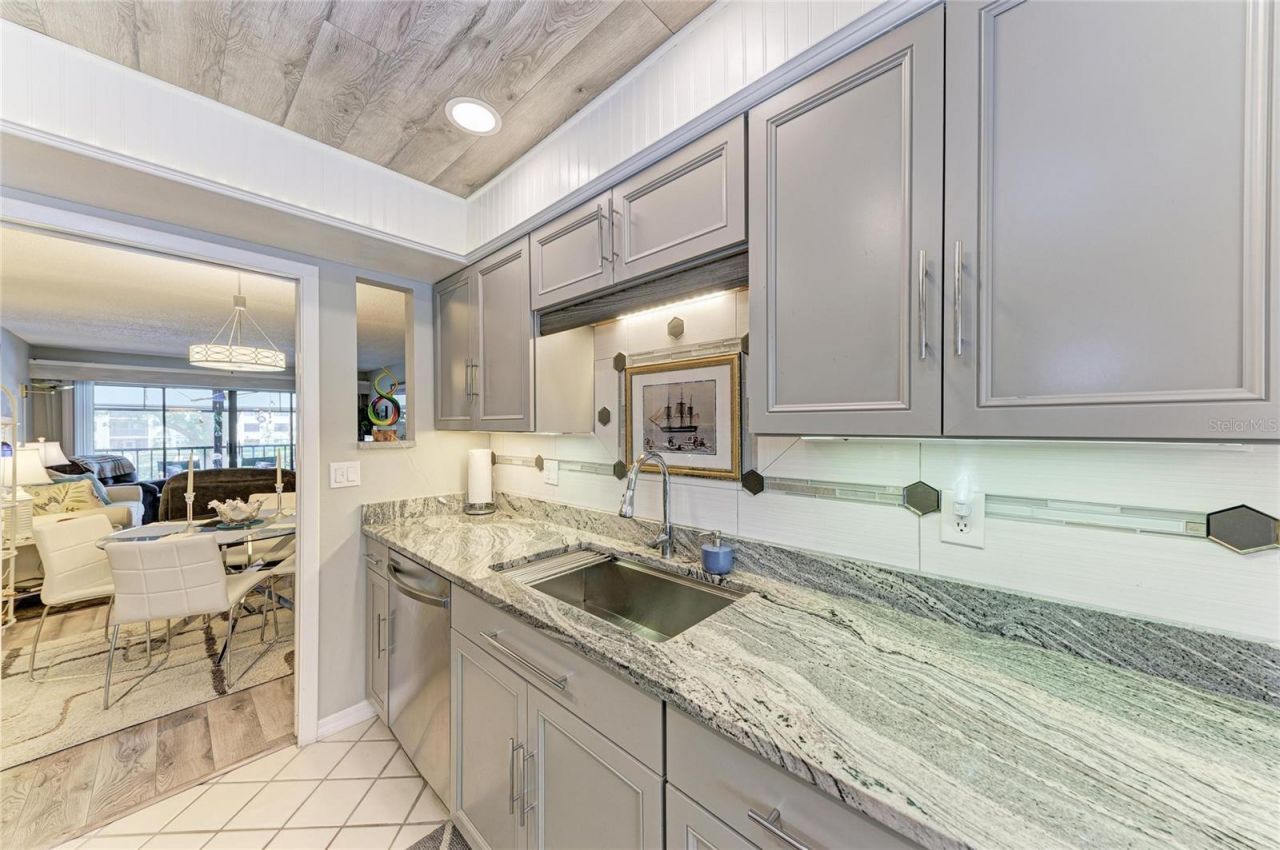 625 30th Avenue W, Unit G203, Bradenton, FL 34205 Photo