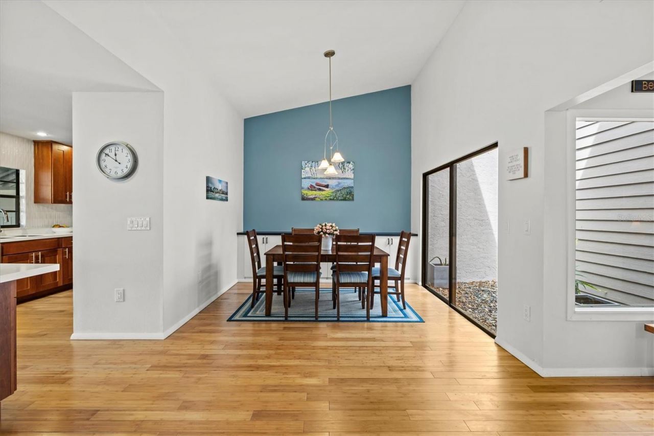 4566 Hidden View Place, Unit 7, Sarasota, FL 34235 Photo