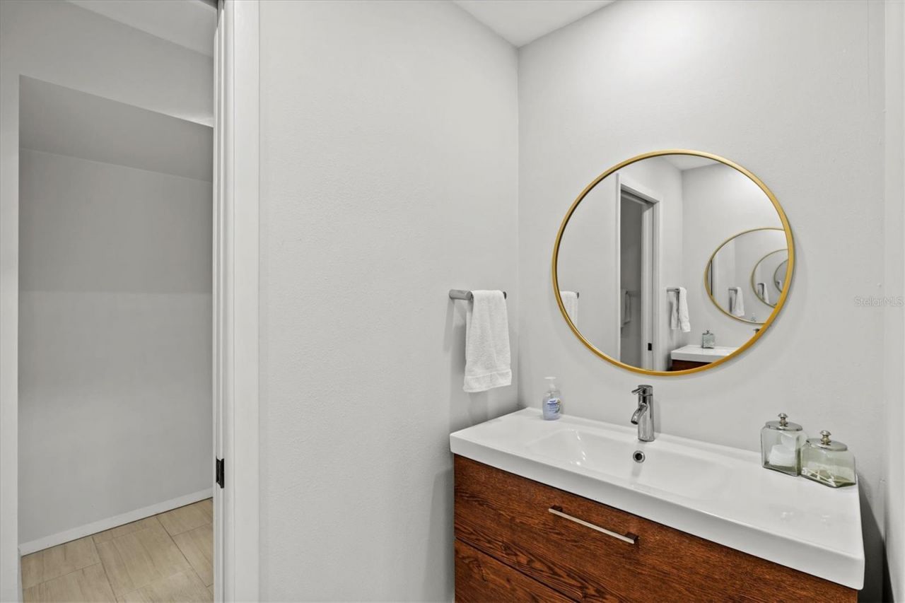 4566 Hidden View Place, Unit 7, Sarasota, FL 34235 Photo