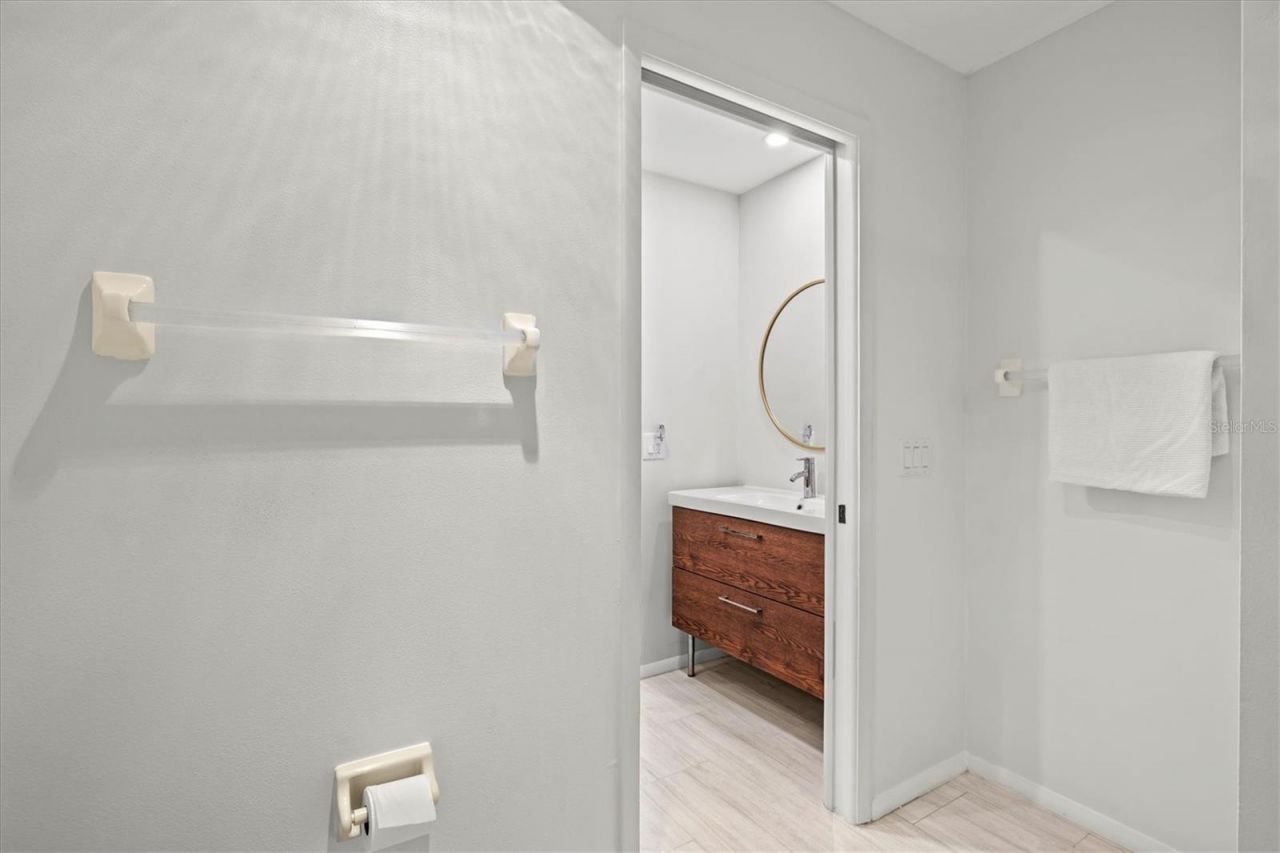 4566 Hidden View Place, Unit 7, Sarasota, FL 34235 Photo