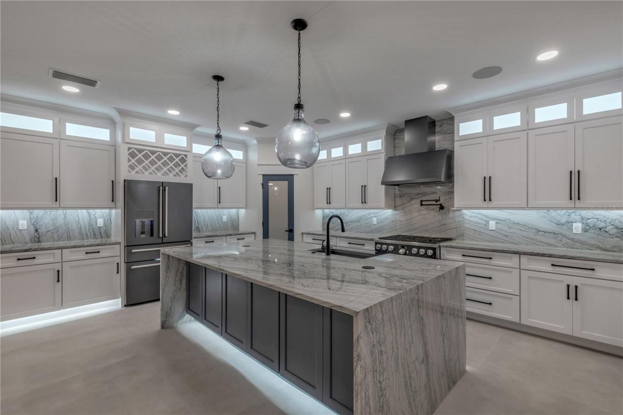 210 Due East Street, New Smyrna Beach, FL 32169 Photo