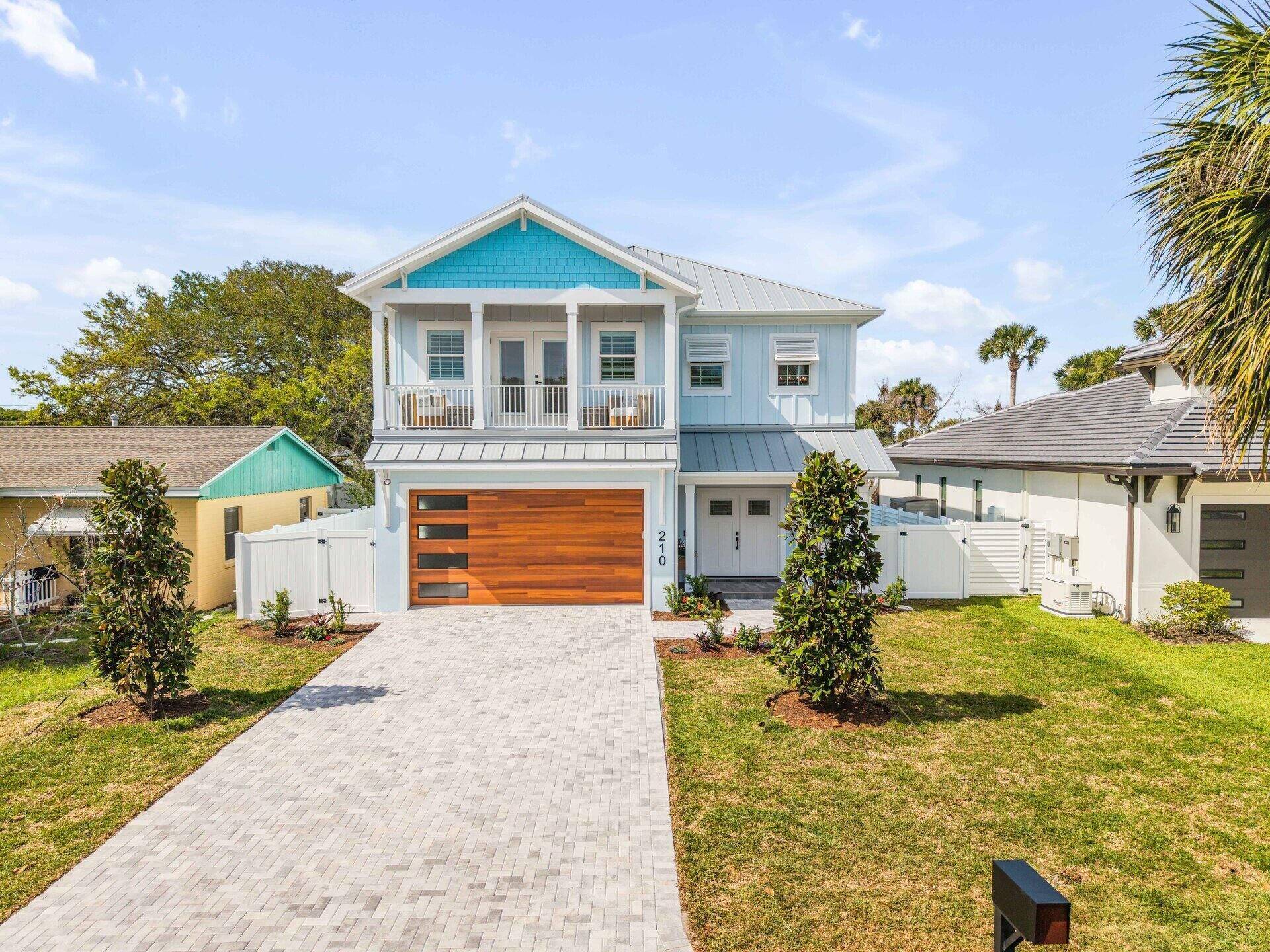 210 Due East Street, New Smyrna Beach, FL 32169 Photo