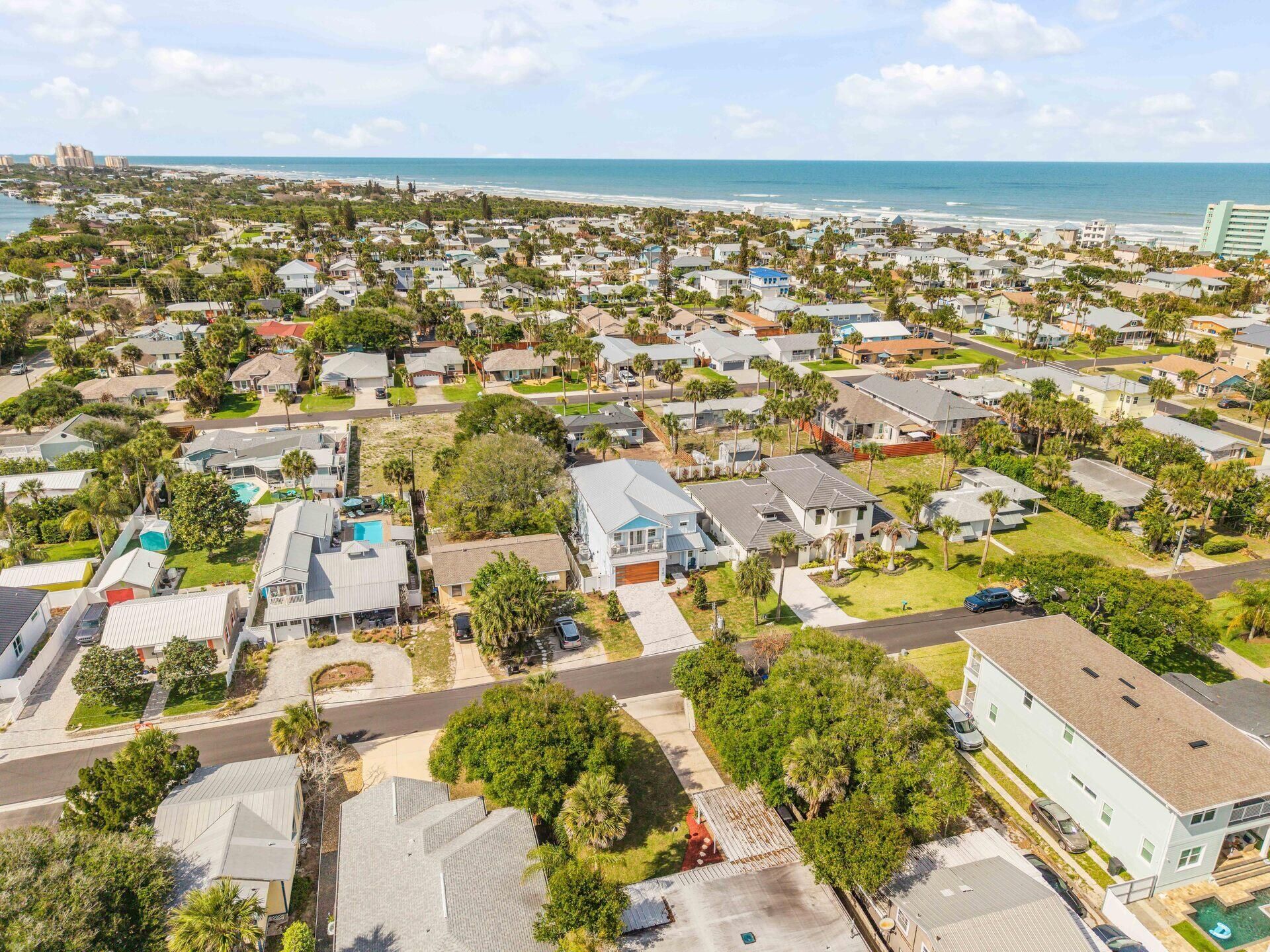 210 Due East Street, New Smyrna Beach, FL 32169 Photo