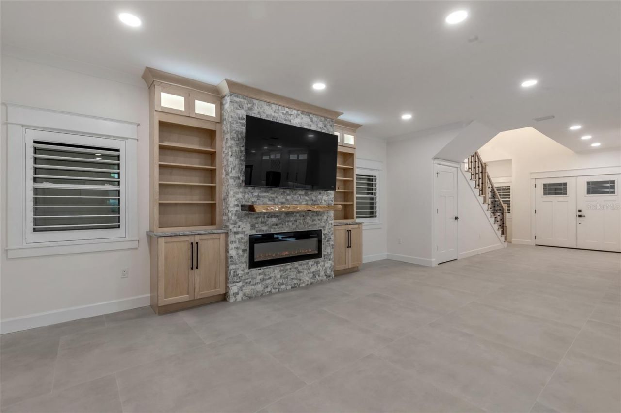 210 Due East Street, New Smyrna Beach, FL 32169 Photo