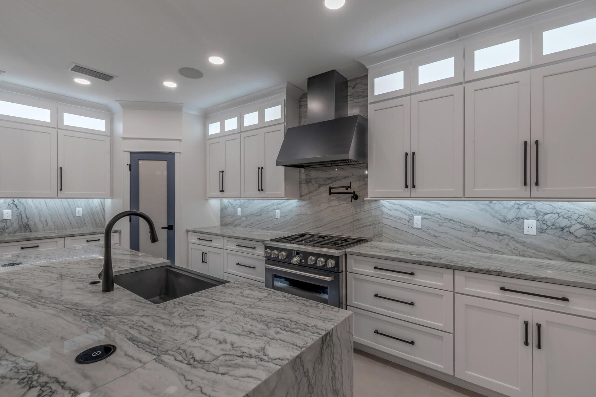 210 Due East Street, New Smyrna Beach, FL 32169 Photo