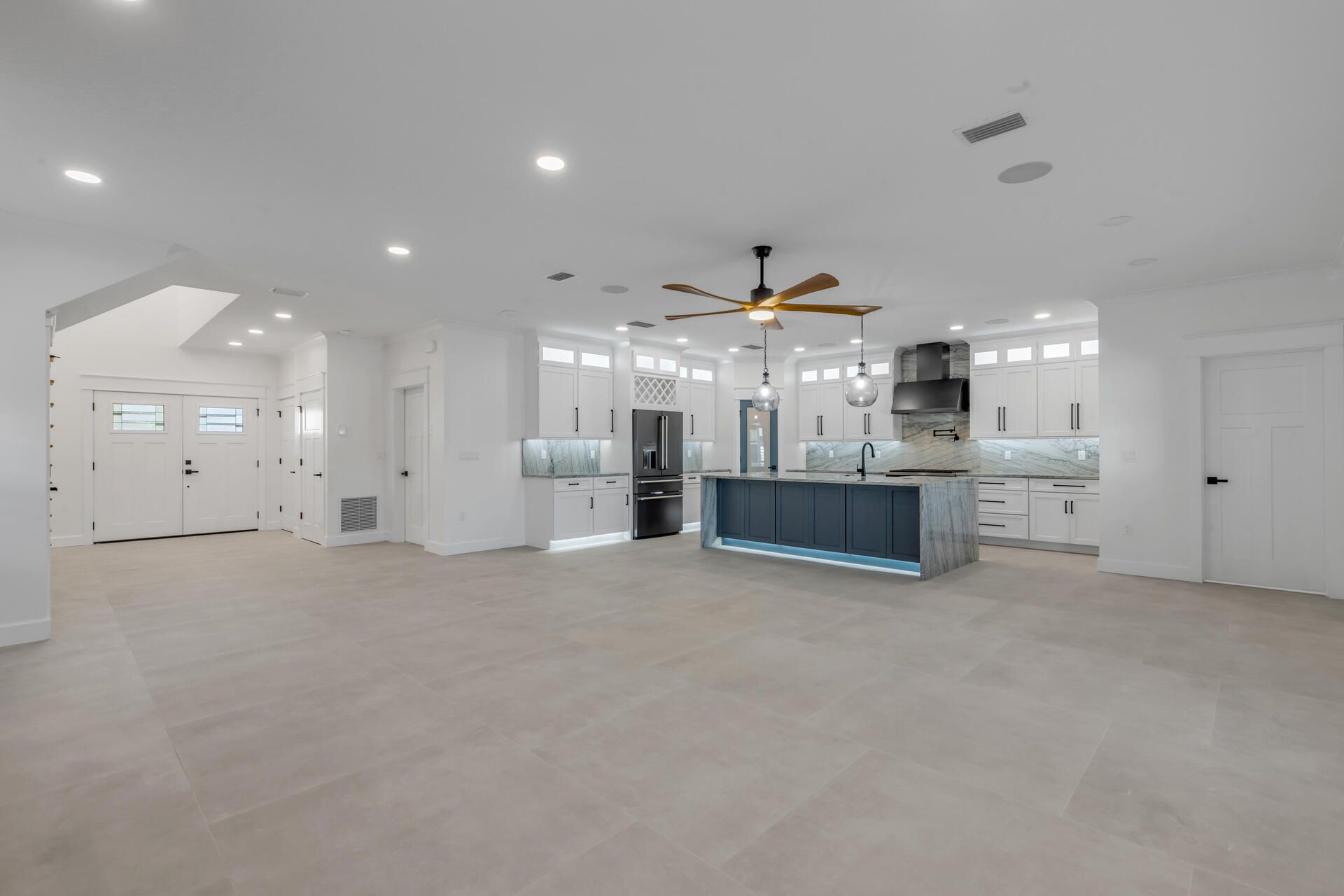 210 Due East Street, New Smyrna Beach, FL 32169 Photo