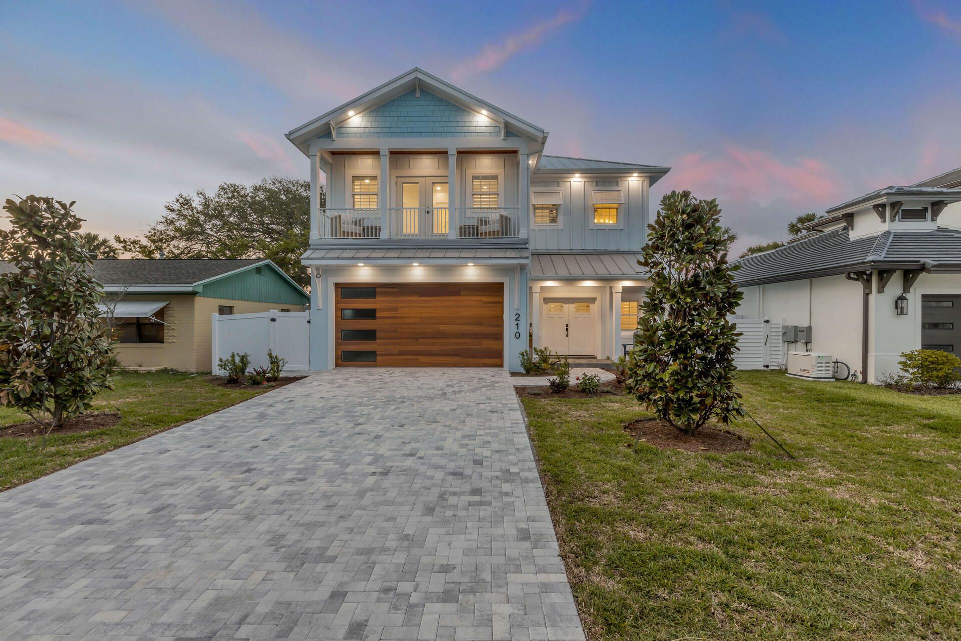 210 Due East Street, New Smyrna Beach, FL 32169 Photo