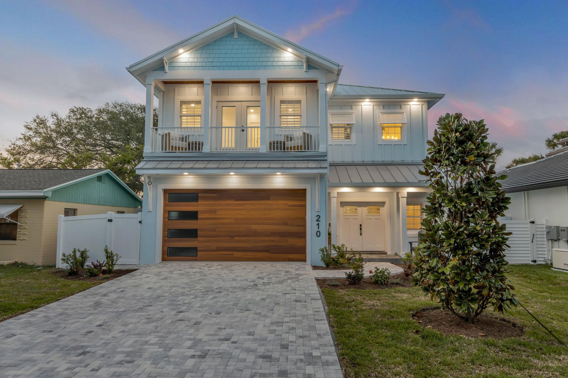 210 Due East Street, New Smyrna Beach, FL 32169 Photo