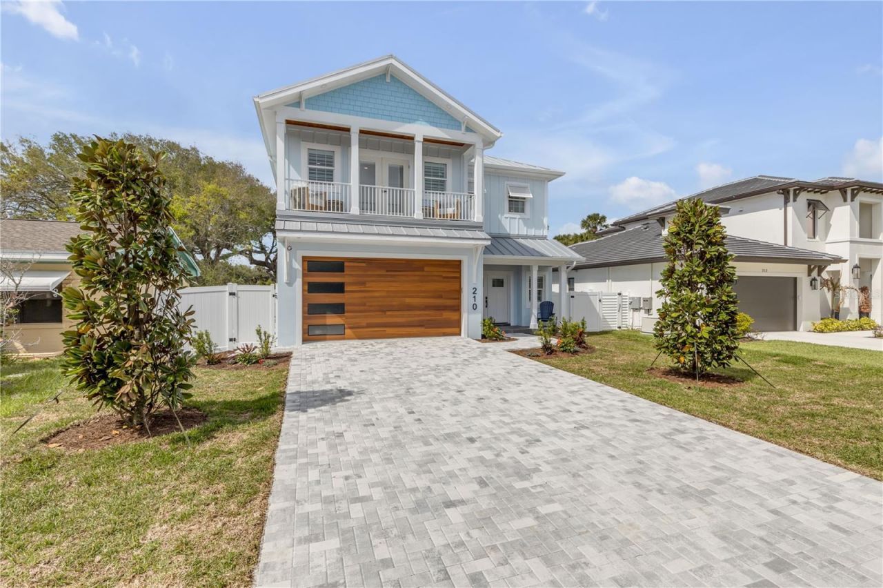 210 Due East Street, New Smyrna Beach, FL 32169 Photo