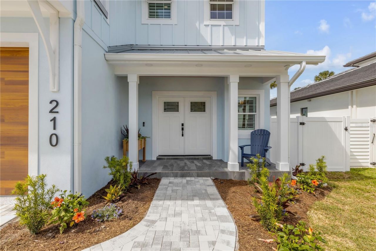 210 Due East Street, New Smyrna Beach, FL 32169 Photo