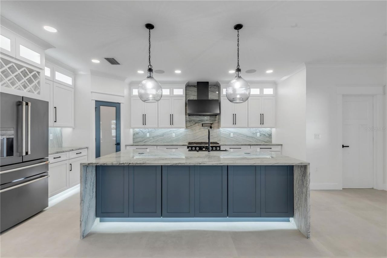 210 Due East Street, New Smyrna Beach, FL 32169 Photo