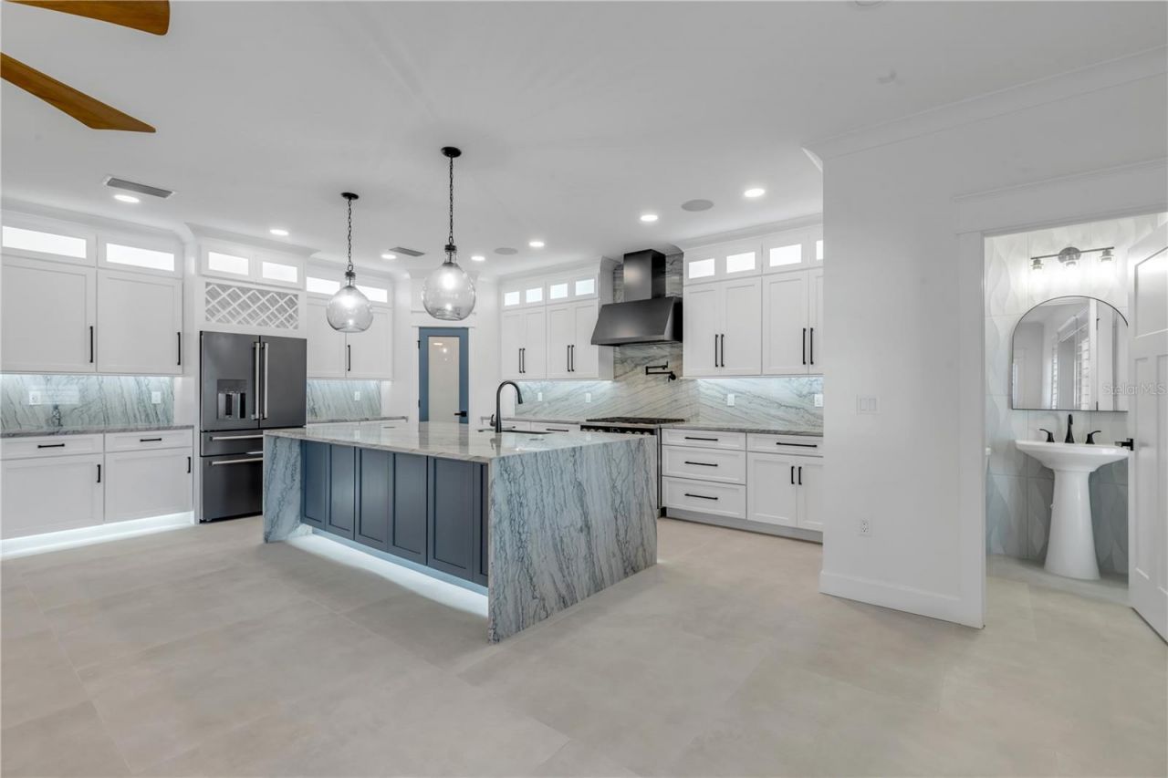 210 Due East Street, New Smyrna Beach, FL 32169 Photo