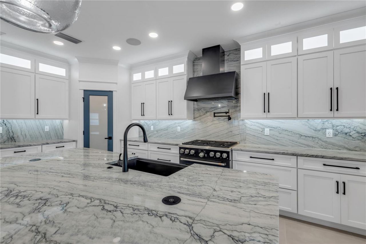 210 Due East Street, New Smyrna Beach, FL 32169 Photo