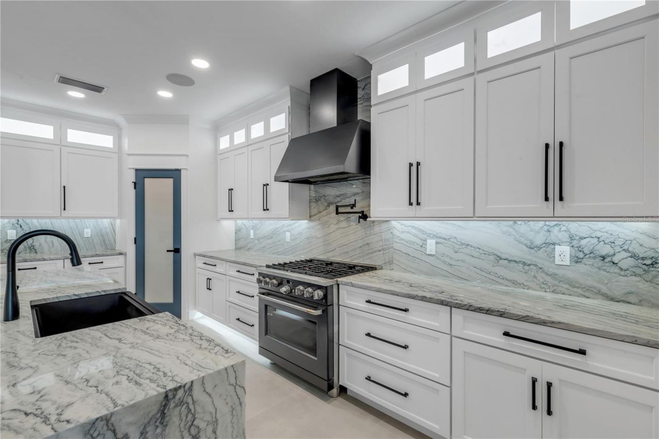 210 Due East Street, New Smyrna Beach, FL 32169 Photo