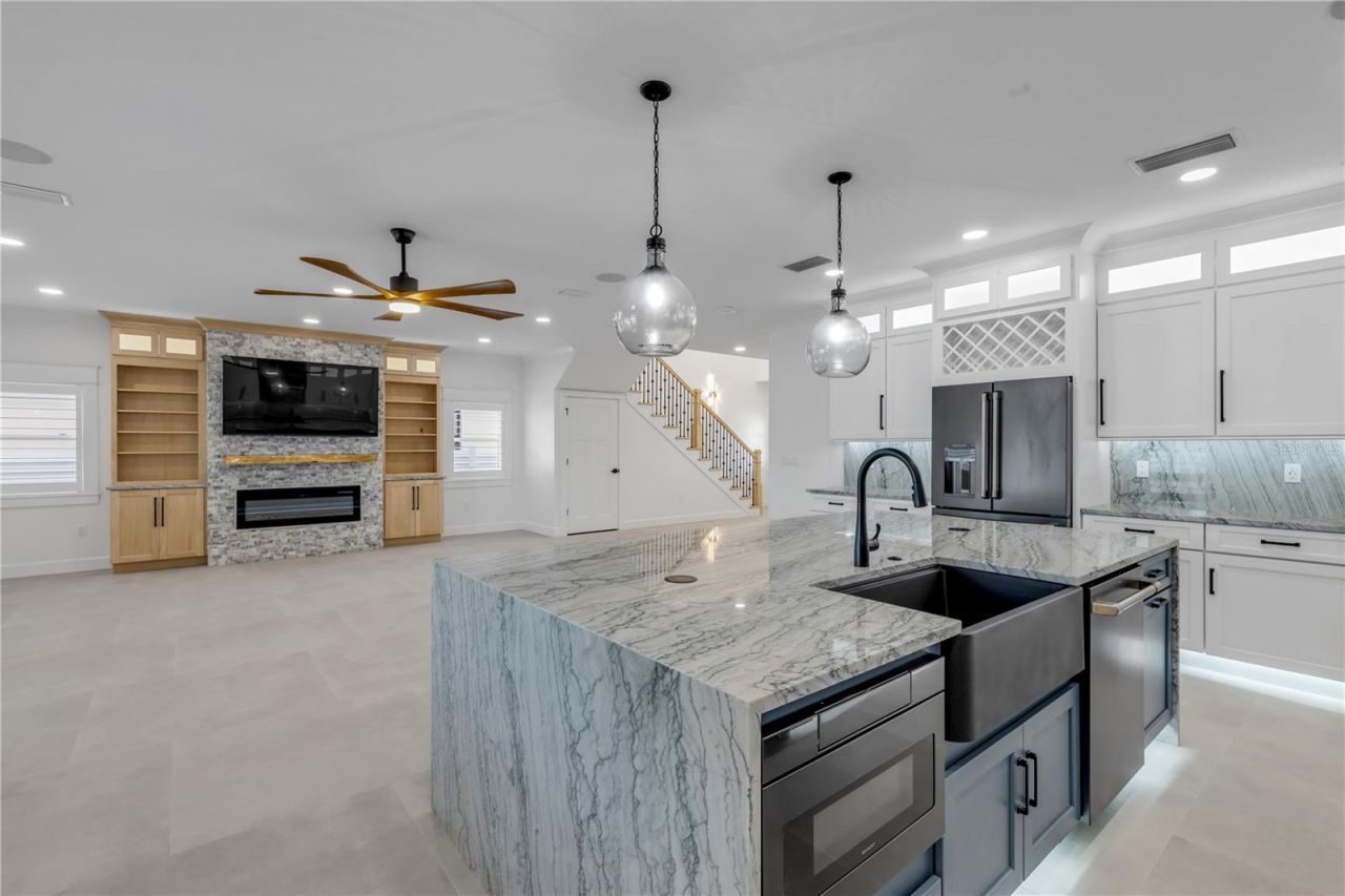 210 Due East Street, New Smyrna Beach, FL 32169 Photo