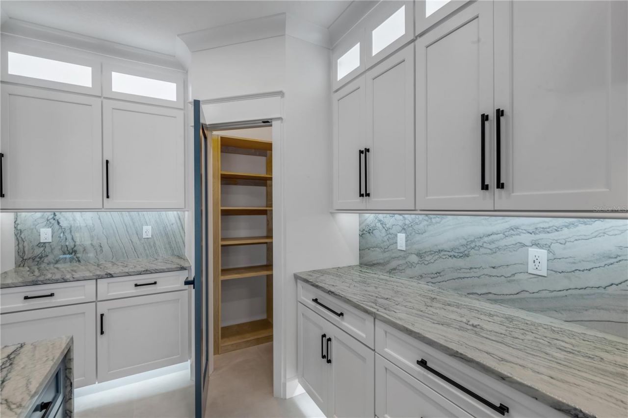 210 Due East Street, New Smyrna Beach, FL 32169 Photo