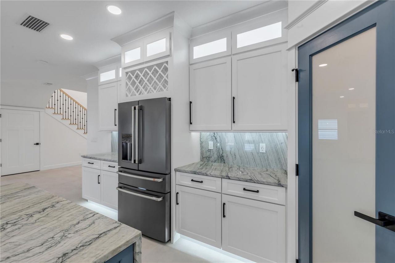 210 Due East Street, New Smyrna Beach, FL 32169 Photo