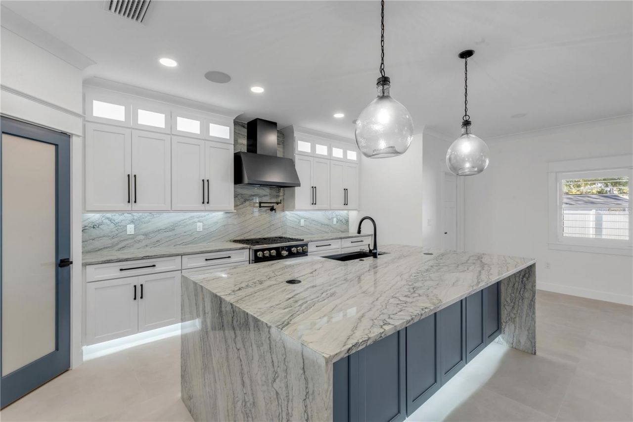 210 Due East Street, New Smyrna Beach, FL 32169 Photo