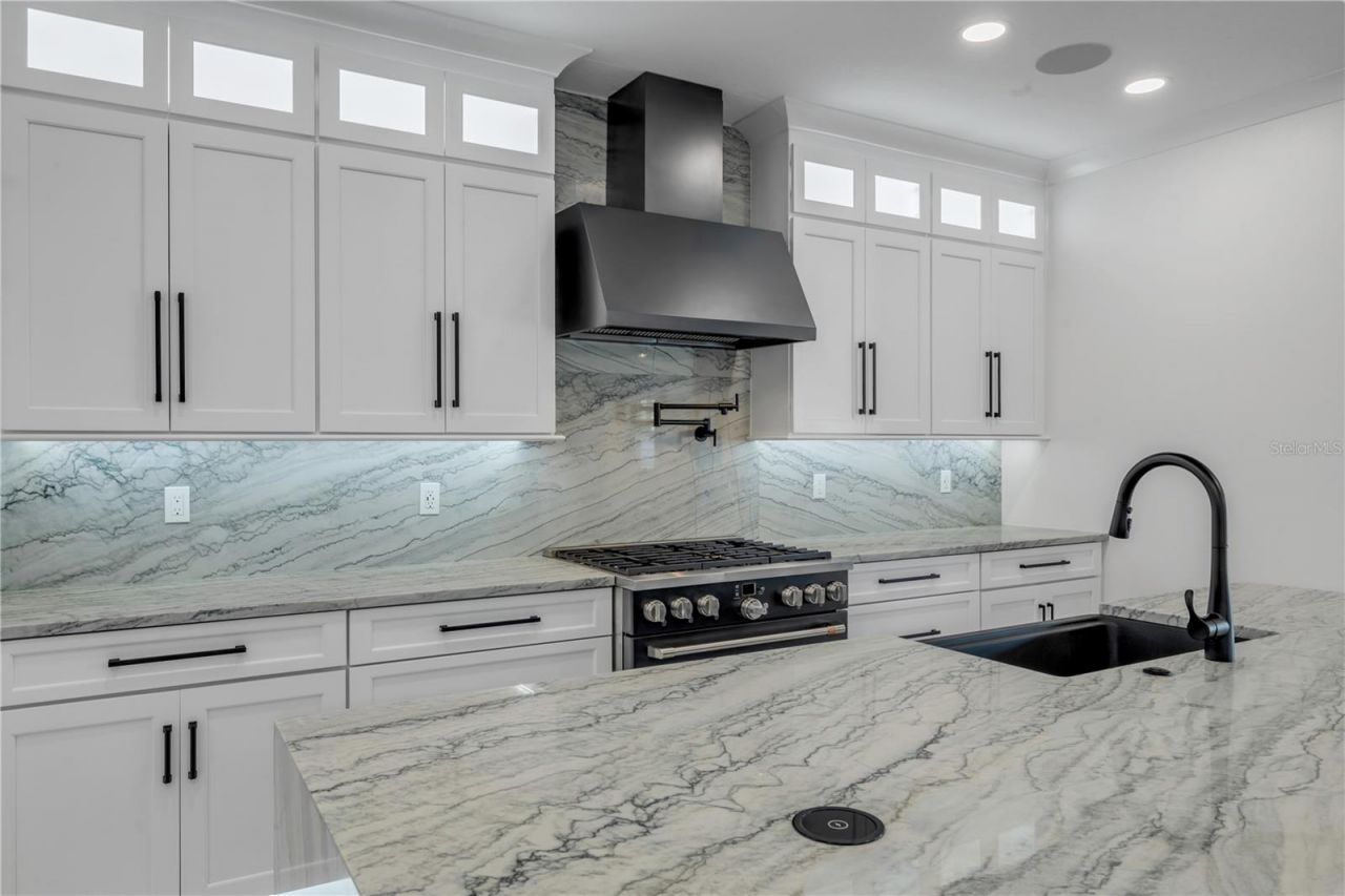 210 Due East Street, New Smyrna Beach, FL 32169 Photo