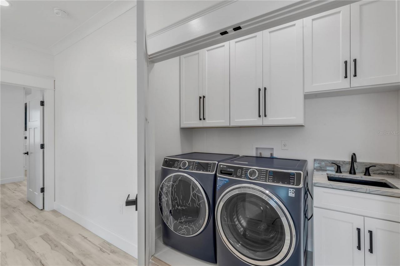 210 Due East Street, New Smyrna Beach, FL 32169 Photo