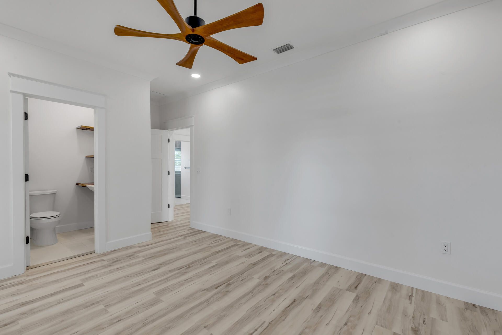 210 Due East Street, New Smyrna Beach, FL 32169 Photo