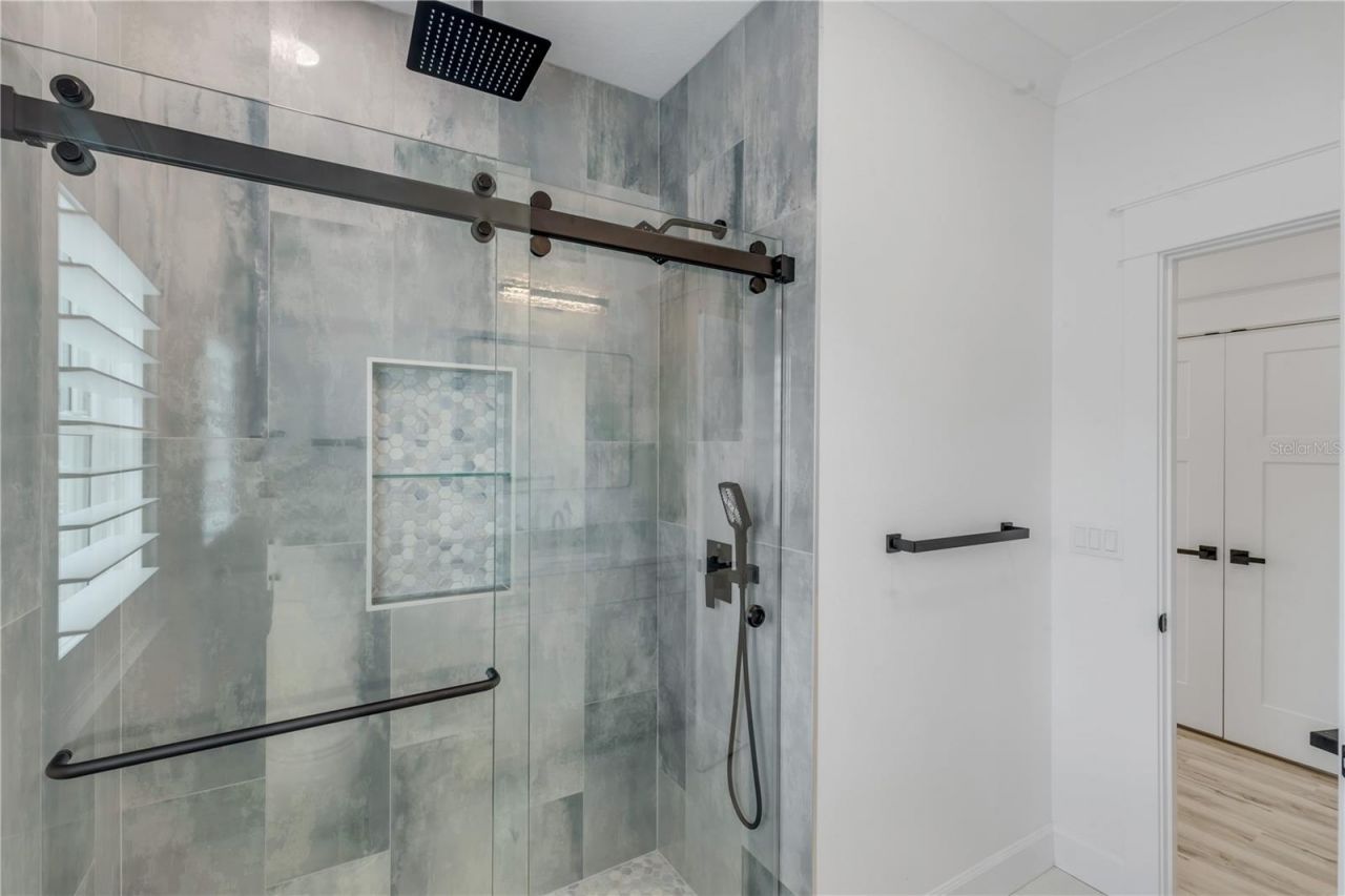 210 Due East Street, New Smyrna Beach, FL 32169 Photo