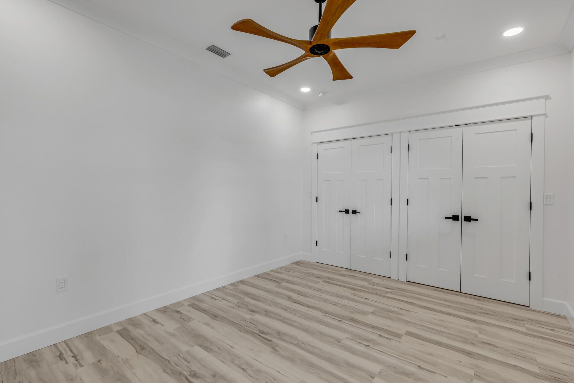 210 Due East Street, New Smyrna Beach, FL 32169 Photo