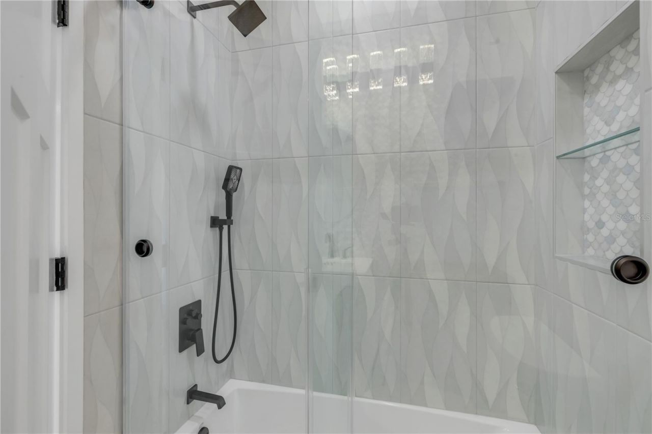 210 Due East Street, New Smyrna Beach, FL 32169 Photo