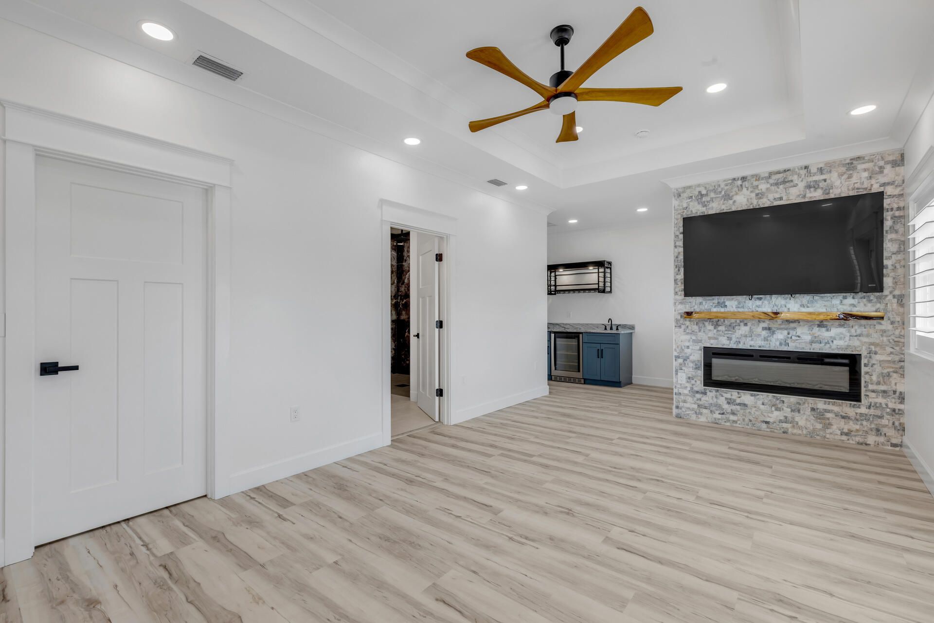 210 Due East Street, New Smyrna Beach, FL 32169 Photo