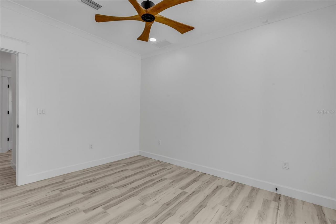 210 Due East Street, New Smyrna Beach, FL 32169 Photo