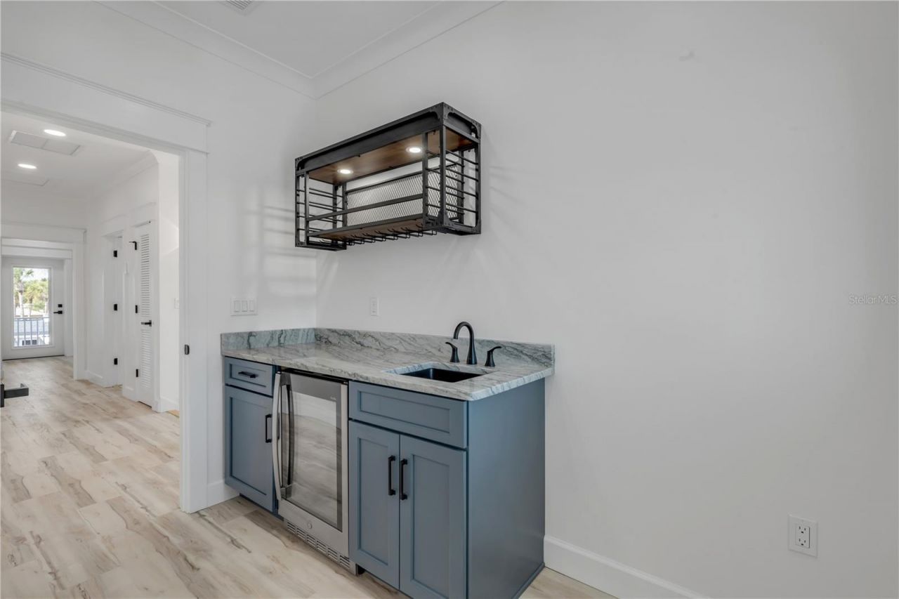 210 Due East Street, New Smyrna Beach, FL 32169 Photo