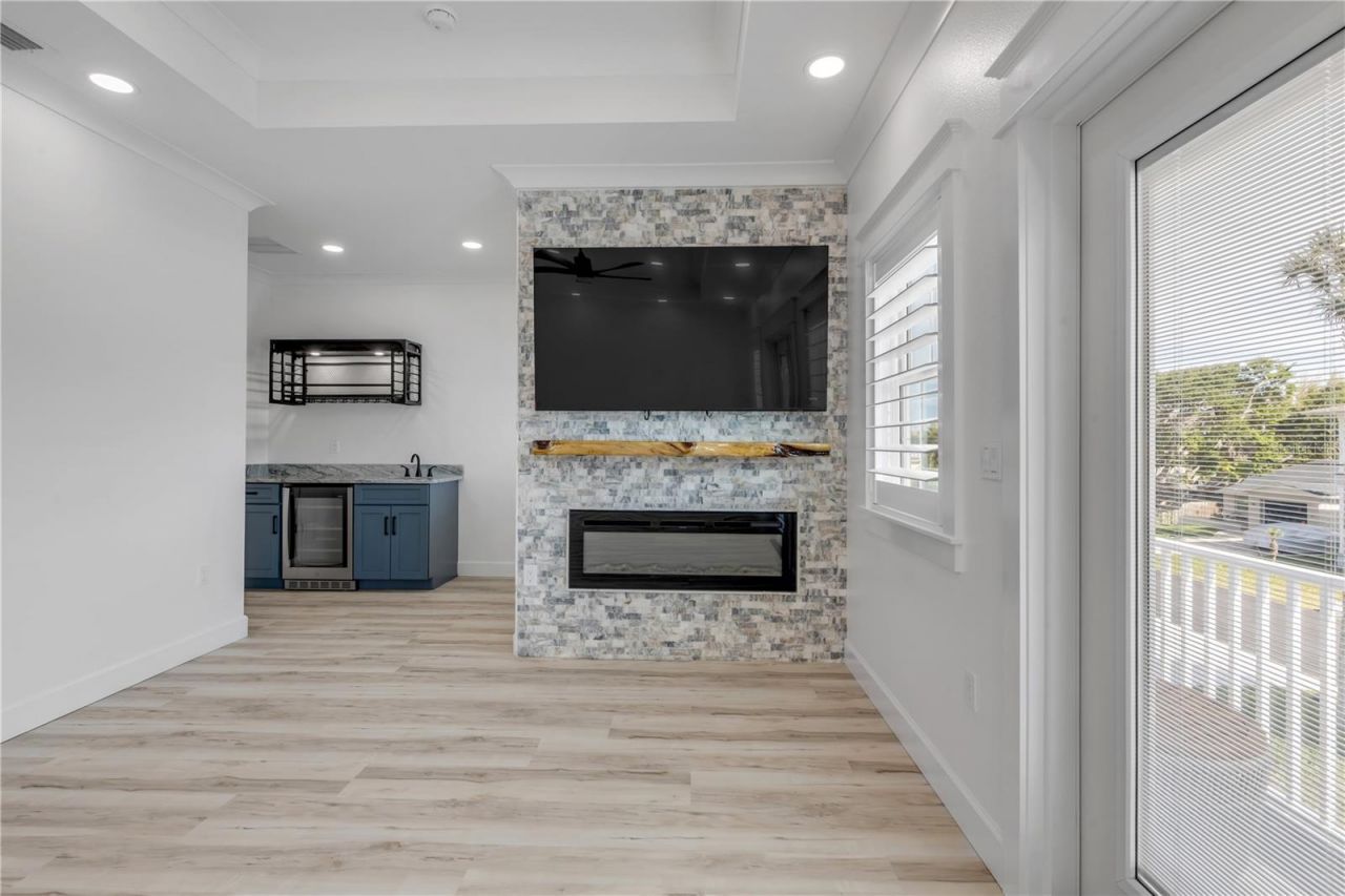 210 Due East Street, New Smyrna Beach, FL 32169 Photo